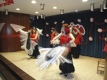 Ole como bailan con la mantilla.